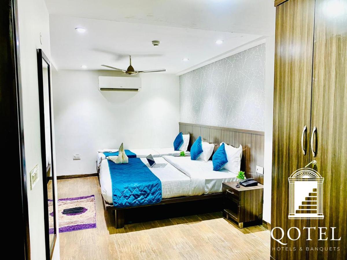 Qotel Hotel Rajouri Garden Above Ritu Marbles, Near Rajouri Garden Metro Station-Couple Friendly نيودلهي المظهر الخارجي الصورة