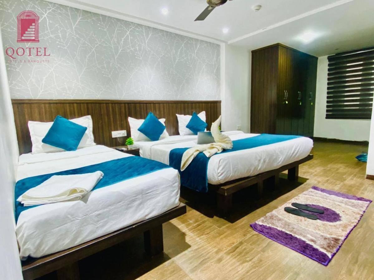 Qotel Hotel Rajouri Garden Above Ritu Marbles, Near Rajouri Garden Metro Station-Couple Friendly نيودلهي المظهر الخارجي الصورة